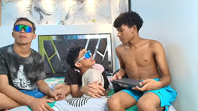 LONDON BOYS1 online show from November 28, 2025, 1:28 am