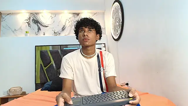 LONDON BOYS1 online show from October 14, 2025, 1:17 am