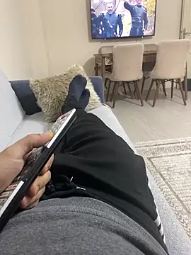 banuemre28 online show from December 3, 2025, 5:01 pm