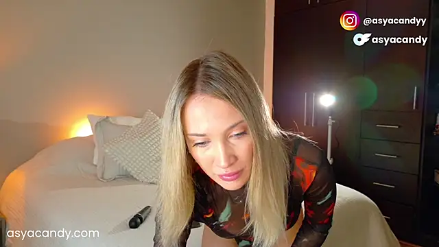 jessikablond007 online show from October 8, 2025, 1:29 am