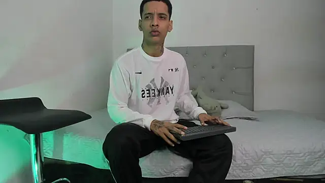 twinkDuohot online show from November 3, 2025, 2:39 am