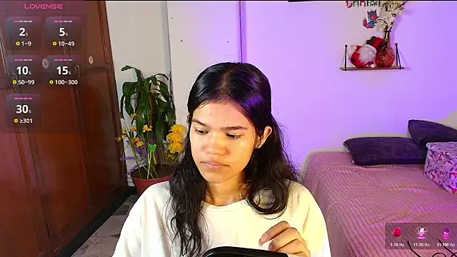 emycarver09 online show from November 25, 2025, 11:43 am