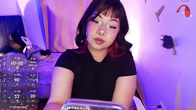 Snapshot of annie-russel chatting on November 7, 2025, 7:46 am annie-russel online show from November 7, 2025, 7:46 am