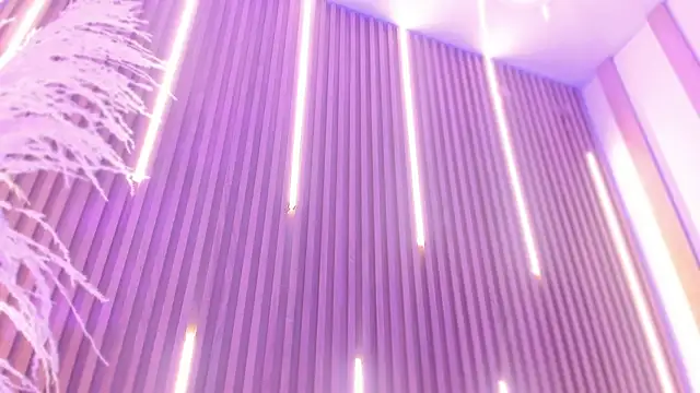 ArianaSantana online show from December 15, 2025, 1:06 pm