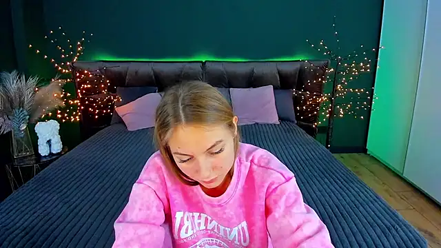 MilaAddams online show from November 15, 2025, 6:50 am