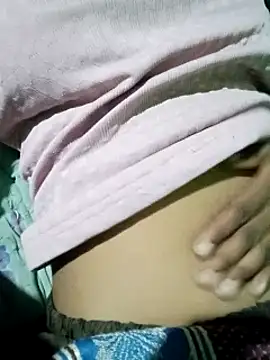 Snapshot of Pari_queen_44 chatting on October 1, 2025, 4:22 pm Pari queen 44 online show from October 1, 2025, 4:22 pm