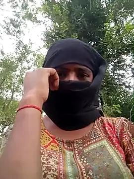 Snapshot of Pari_queen_44 chatting on October 23, 2025, 6:45 am Pari queen 44 online show from October 23, 2025, 6:45 am