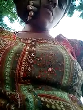 Snapshot of Pari_queen_44 chatting on September 19, 2025, 10:19 am Pari queen 44 online show from September 19, 2025, 10:19 am