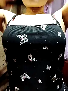 LucyyLy online show from November 7, 2025, 11:30 pm