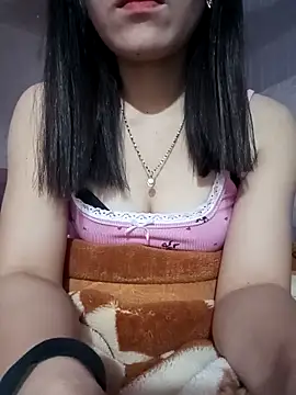 Snapshot of LucyyLy chatting on February 1, 2026, 11:47 pm LucyyLy online show from February 1, 2026, 11:47 pm