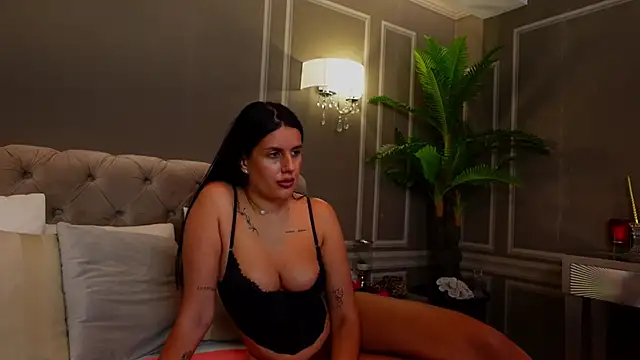 Snapshot of LunaRoseeX chatting on October 4, 2025, 4:14 am LunaRoseeX online show from October 4, 2025, 4:14 am