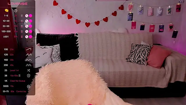 LillianShine online show from July 5, 2026, 4:19 am