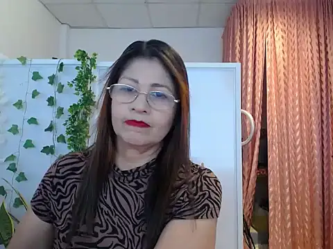 Manuela lara  online show from September 12, 2025, 2:06 pm