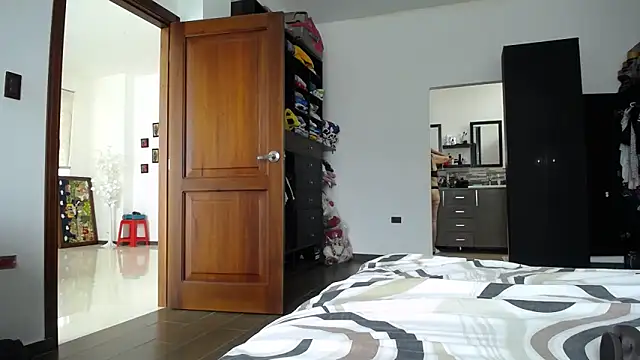 Manuela lara  online show from February 20, 2026, 5:15 pm