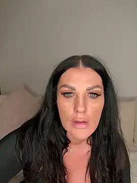 Nola Luxx-offiziell online show from October 17, 2025, 8:10 pm