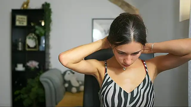 oliviiia  cruz online show from October 8, 2025, 8:05 am