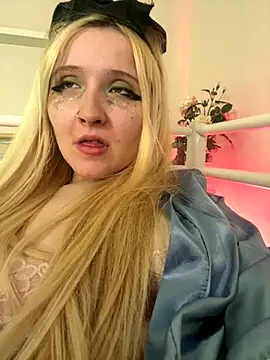 Milana Key online show from December 14, 2025, 2:33 pm