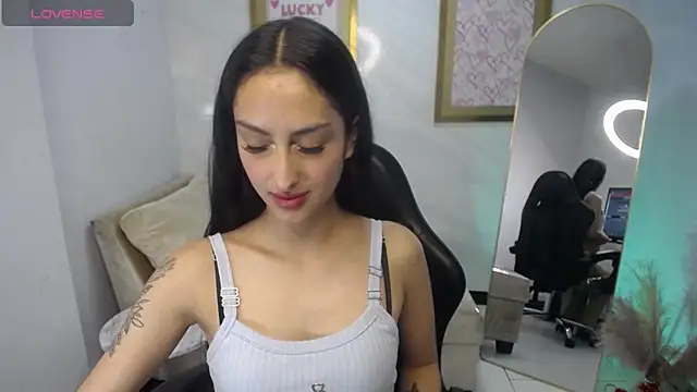 Tifany v online show from October 6, 2025, 8:09 pm