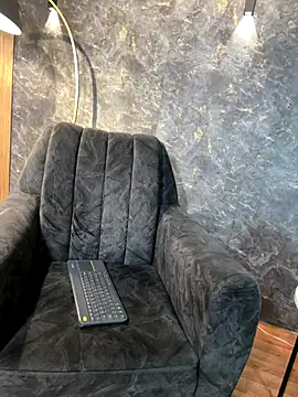 Tayler Kim online show from October 24, 2025, 7:13 pm