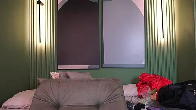 Tayler Kim online show from October 3, 2025, 6:31 pm