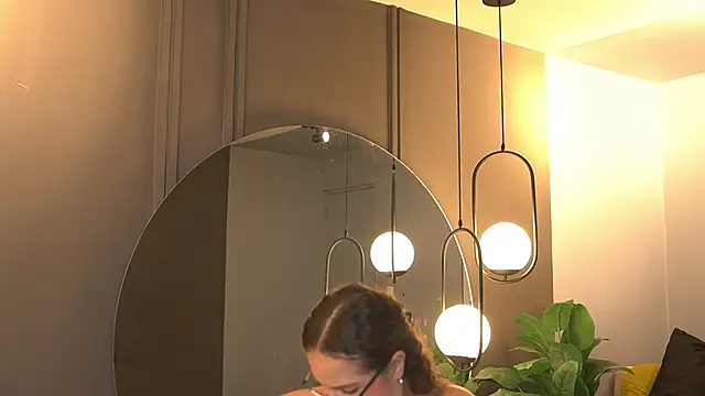 Tayler Kim online show from September 9, 2025, 12:25 pm