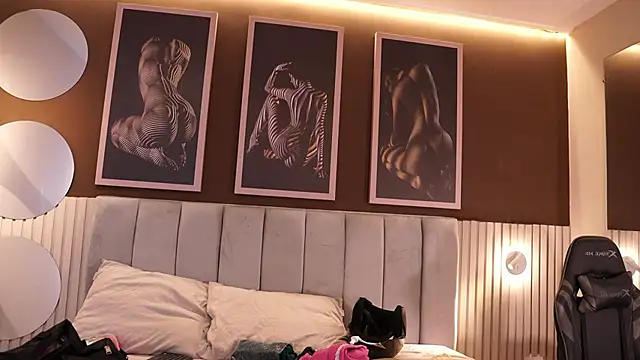 Tayler Kim online show from September 8, 2025, 4:17 pm