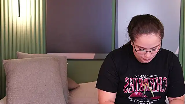 Tayler Kim online show from September 25, 2025, 4:35 pm