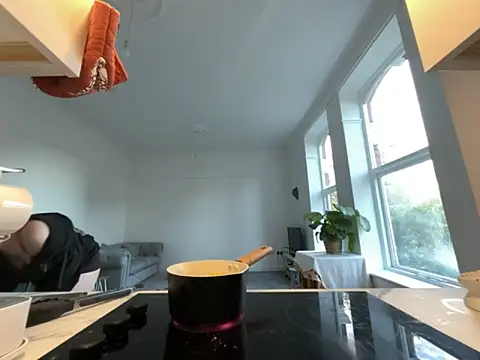 Snapshot of RoseMaee chatting on October 6, 2025, 4:52 pm RoseMaee online show from October 6, 2025, 4:52 pm