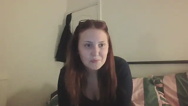 Snapshot of RoseMaee chatting on October 15, 2025, 5:32 pm RoseMaee online show from October 15, 2025, 5:32 pm