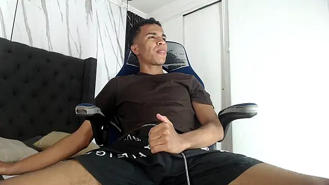 aston xvera online show from October 4, 2025, 4:14 am