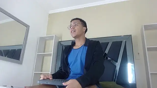 aston xvera online show from November 11, 2025, 1:06 pm