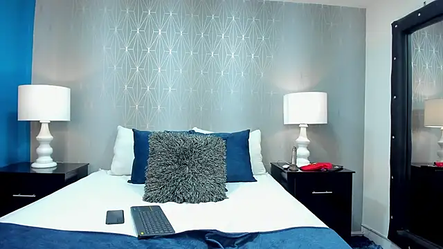 ZoeWilliis online show from November 8, 2025, 1:58 pm