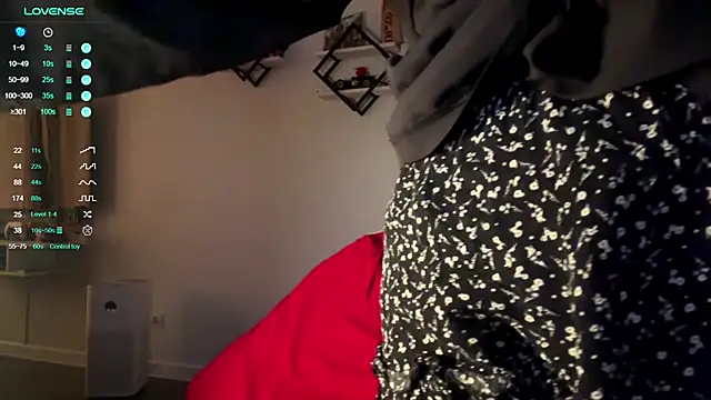 FoxyJulle online show from September 8, 2025, 2:16 pm