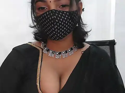 Hott Noor online show from November 7, 2025, 9:19 pm