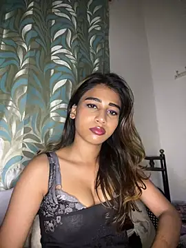 STRIP GLOW online show from February 25, 2026, 7:25 pm