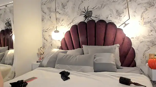 Alicia vellami online show from October 17, 2025, 3:14 pm