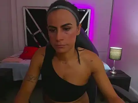 charlotthe ee online show from September 19, 2025, 7:29 pm