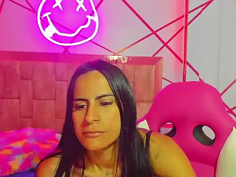 charlotthe ee online show from November 26, 2025, 11:38 pm