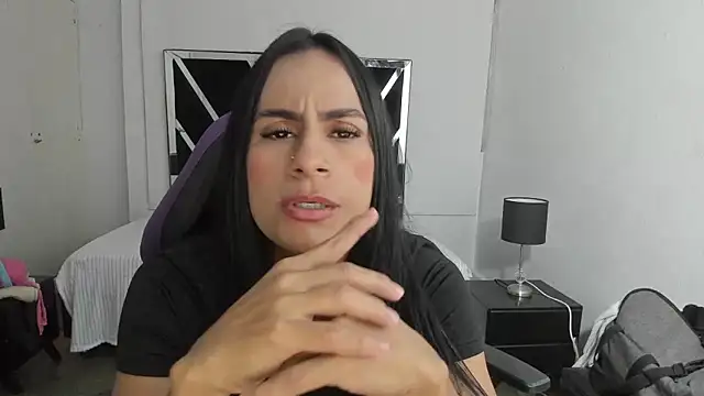 charlotthe ee online show from October 8, 2025, 7:03 pm