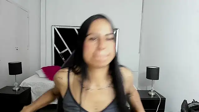 charlotthe ee online show from October 27, 2025, 8:21 pm