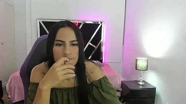 charlotthe ee online show from September 30, 2025, 7:42 pm