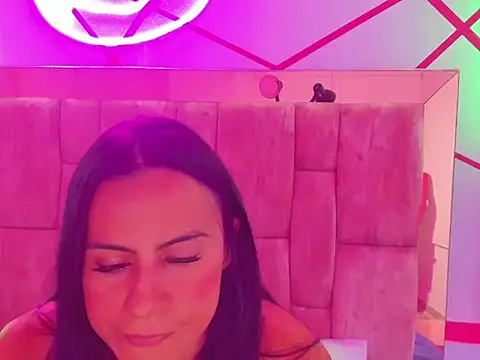 charlotthe ee online show from November 29, 2025, 12:11 am