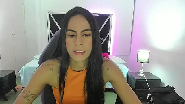 charlotthe ee online show from October 4, 2025, 9:16 pm