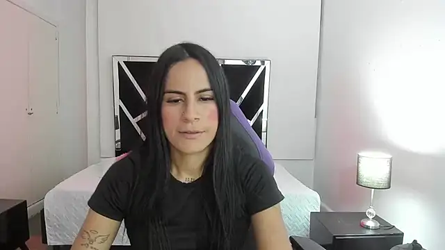 charlotthe ee online show from September 25, 2025, 7:09 pm