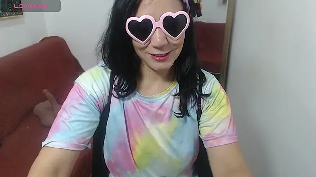 danna zuluaga online show from October 16, 2025, 12:24 pm