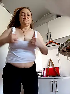  ateslisinirsiz  online show from September 22, 2025, 7:47 am