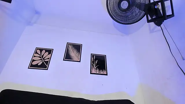 Snapshot of criss_zuri chatting on February 11, 2026, 12:05 pm criss zuri online show from February 11, 2026, 12:05 pm