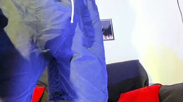 Snapshot of criss_zuri chatting on February 10, 2026, 12:15 pm criss zuri online show from February 10, 2026, 12:15 pm