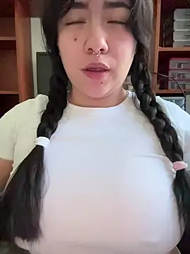 Yui-Ch06 online show from November 1, 2025, 2:00 pm