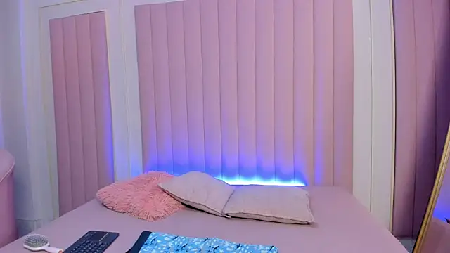 milaowens online show from September 22, 2025, 12:00 pm